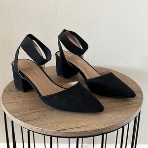 *New* Elastic strap heel